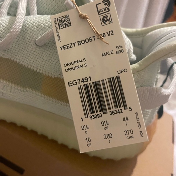 NWT Yeezy Adidas Boost 350 - Picture 7 of 12